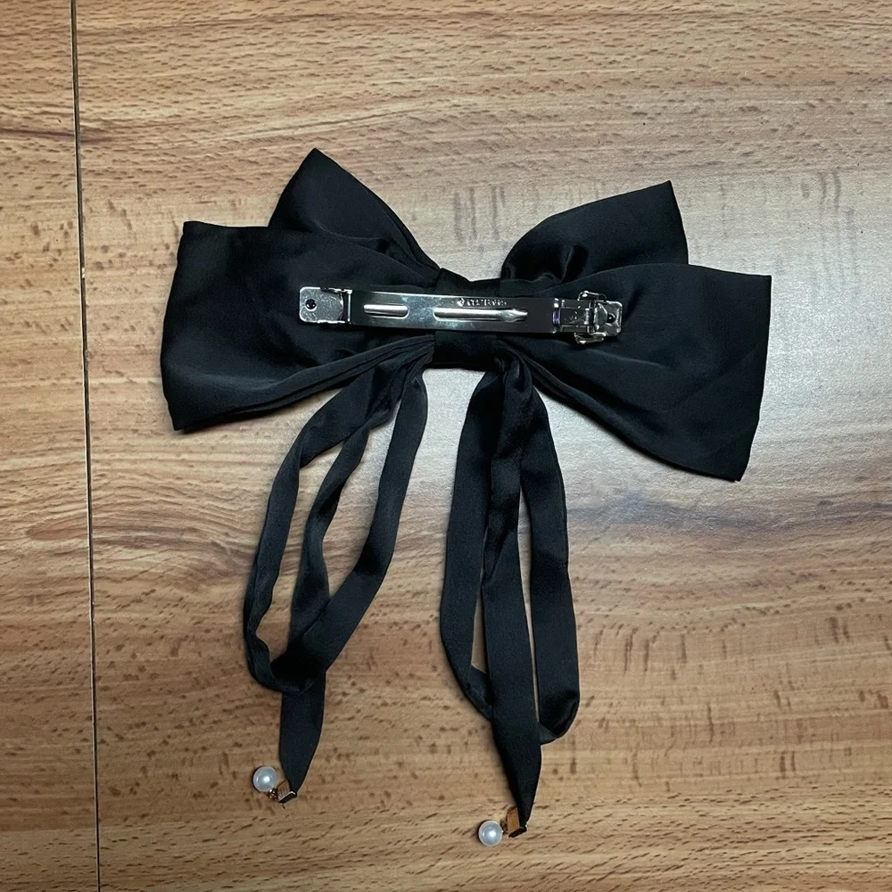N/A satin bow